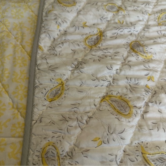 Pottery Barn Kids Lara Paisley Gray Yellow Reversible Toddler Baby Crib Quilt - Picture 4 of 14